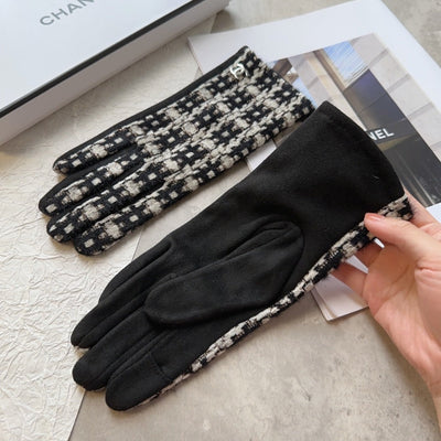 C   Fashion Wool Gloves