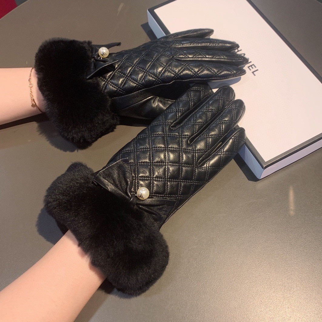 C  New Sheepskin Gloves