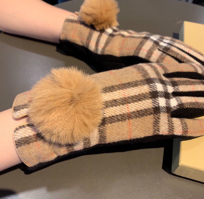 B   Wool Fashion Gloves