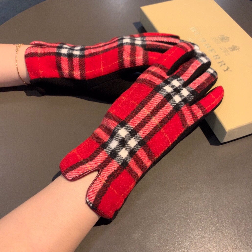 B   Wool Fashion Gloves