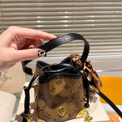 LOU* bucket bag