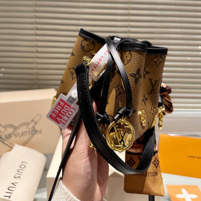 LOU* bucket bag