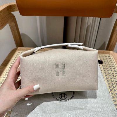 Herm* cosmetic bag