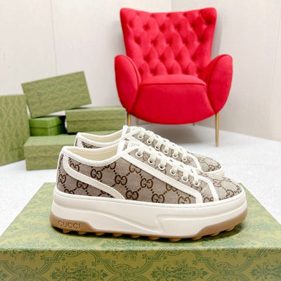 2023 New thick-soled canvas shoes ultra-lightweight