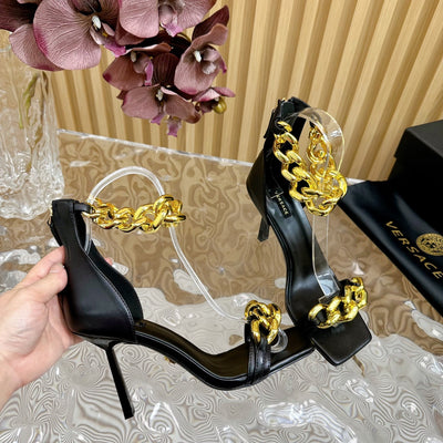 Walking charm and beauty online Versace new high heels