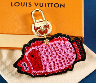 L  new fish-shaped keychain