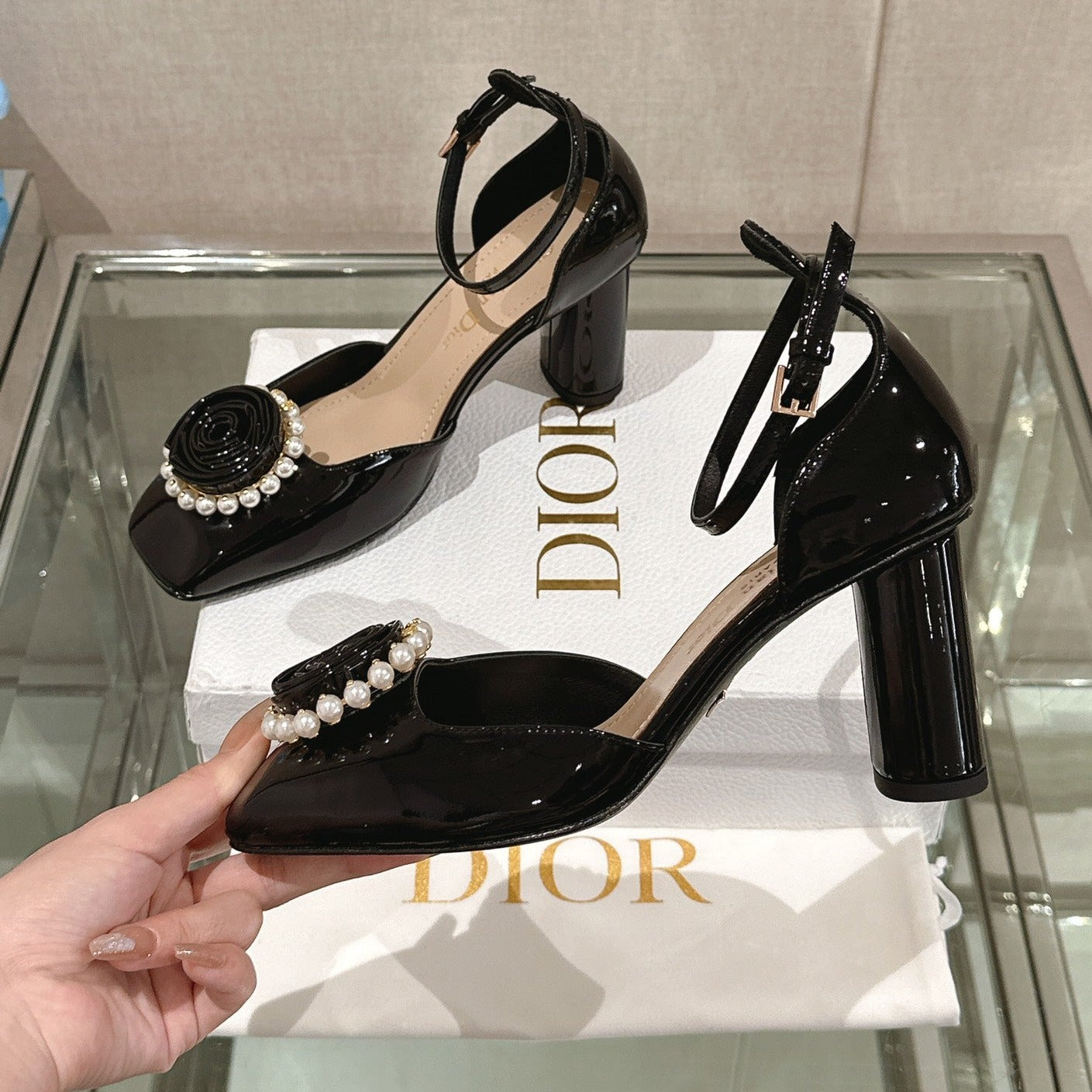 Autumn and winter new DIO* ROSE mid-heeled/high-heeled hollow sandals pearl round buckle series