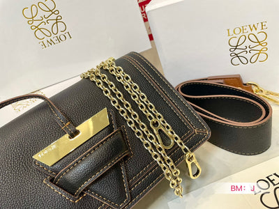 B new triangle bag