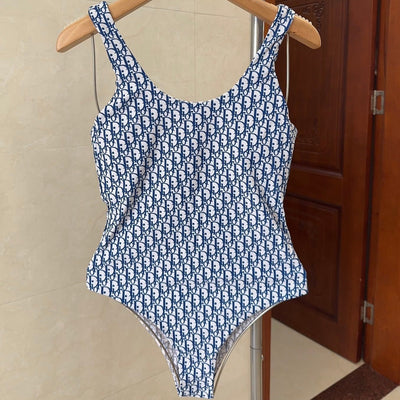 A must-have V swimsuit for fashionistas in summer