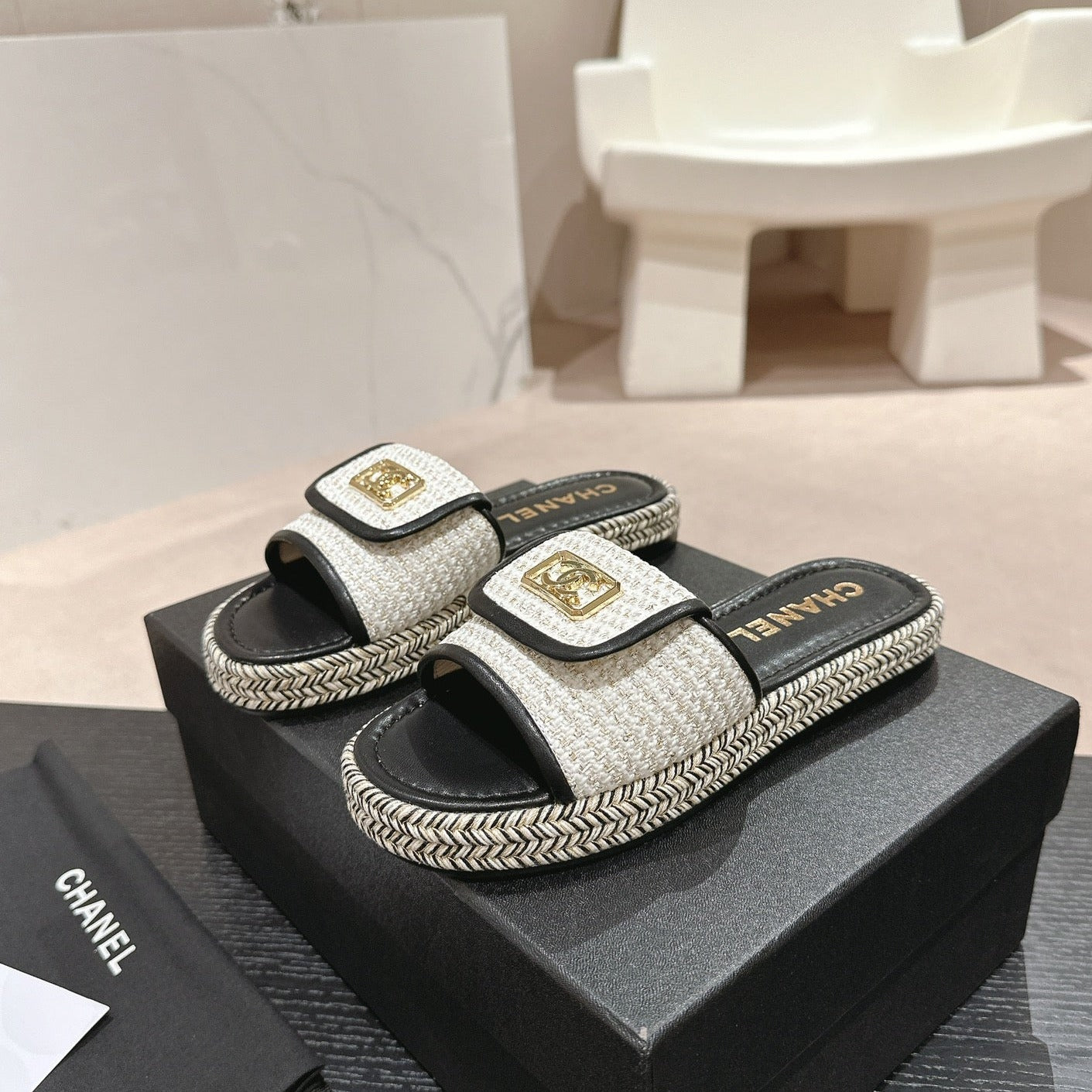 Chanel new woven bottom slippers VIP 1:1