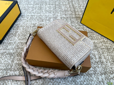 Raffia FD woven bag