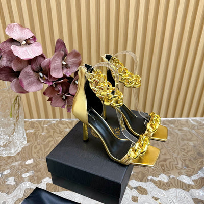 Walking charm and beauty online Versace new high heels