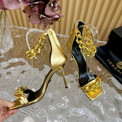 Walking charm and beauty online Versace new high heels