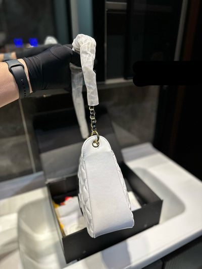 White Hobo Bag Chanel Diamond