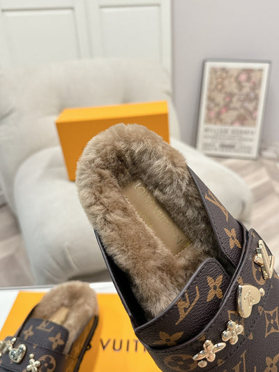 Louis Vuitton** new 2025 new style high quality VIP1:1 closed toe slippers